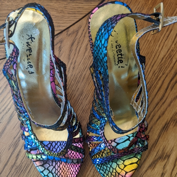 Rainbow color 4" high heels with matching purse - Picture 6 of 7